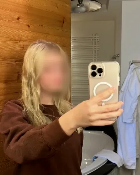 Anne, 20