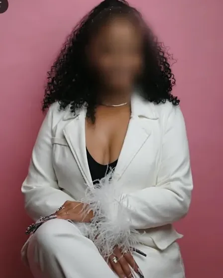 Esmee, 39