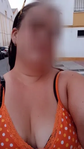 Nour, 24