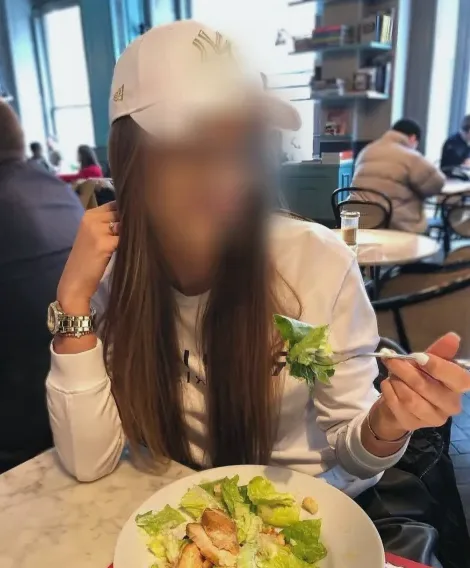 Olivia, 32