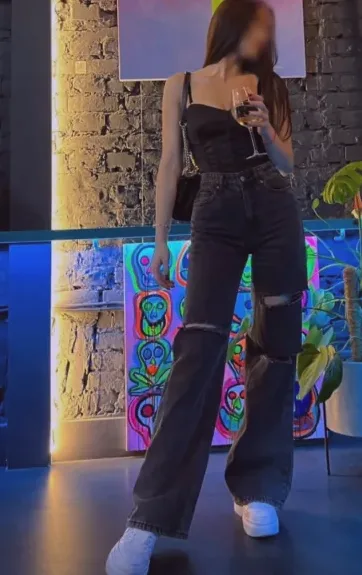 Sofia, 28